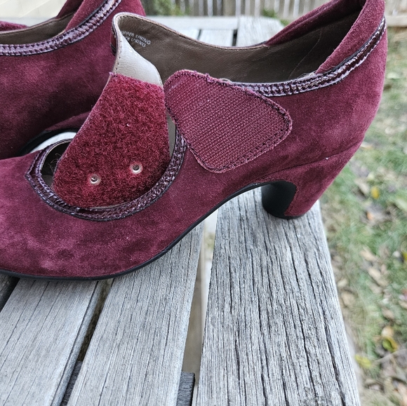 Used Earthies suede Mary Jane's sz 8.5 - Picture 3 of 6